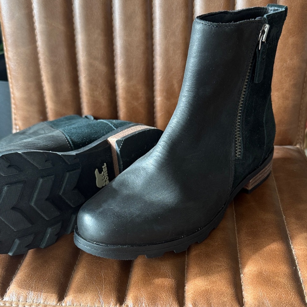 Sorel Black Emelie Zip Waterproof Ankle Bootie - Women’s Size 7